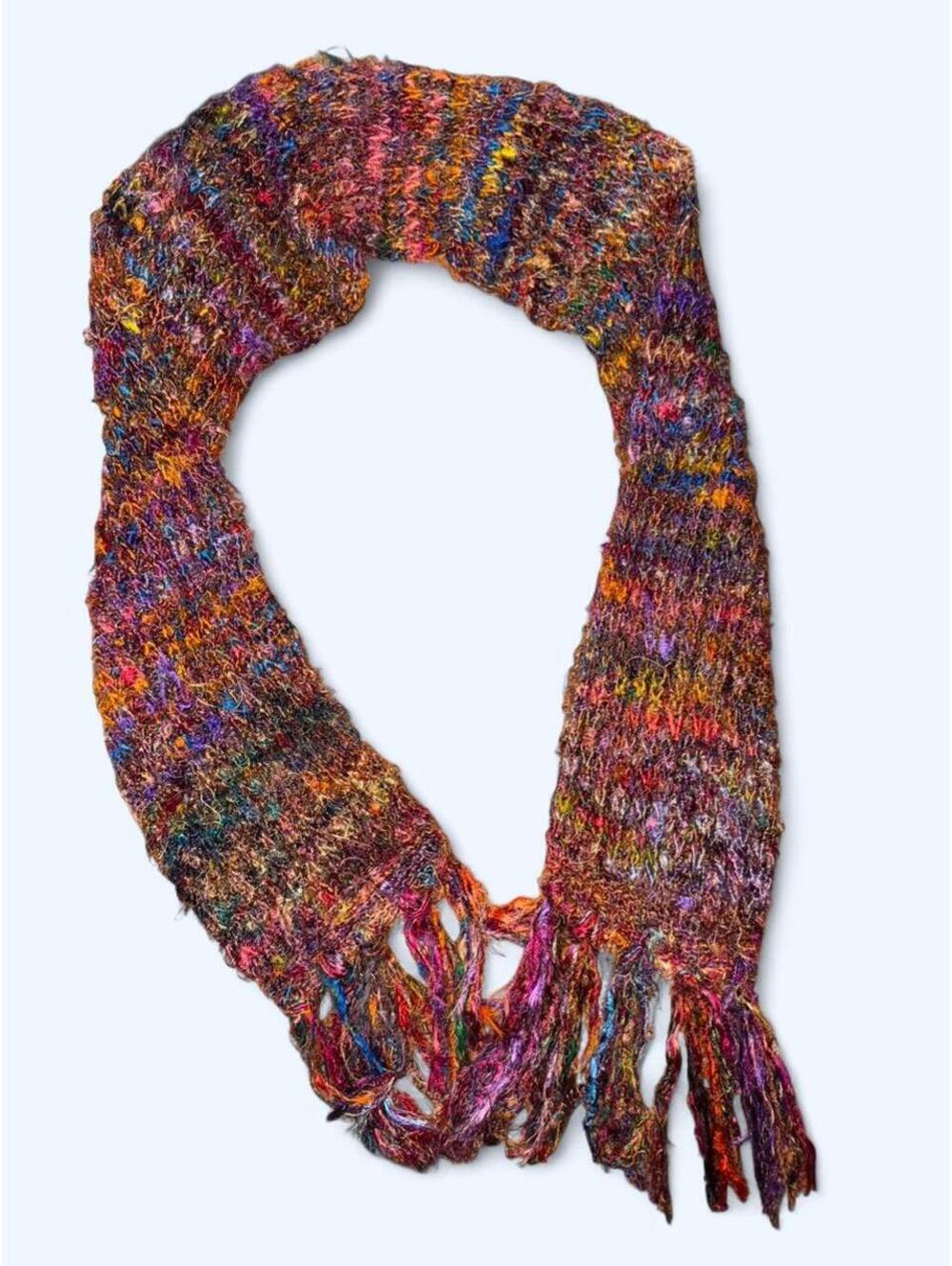 multicoloured scarf with fringe